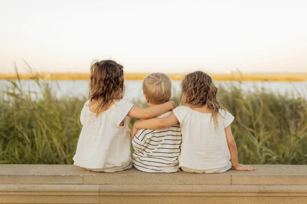 How to Teach Generosity to a Child Through Examples in Nature