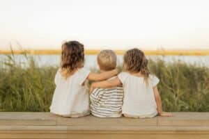 How to Teach Generosity to a Child Through Examples in Nature